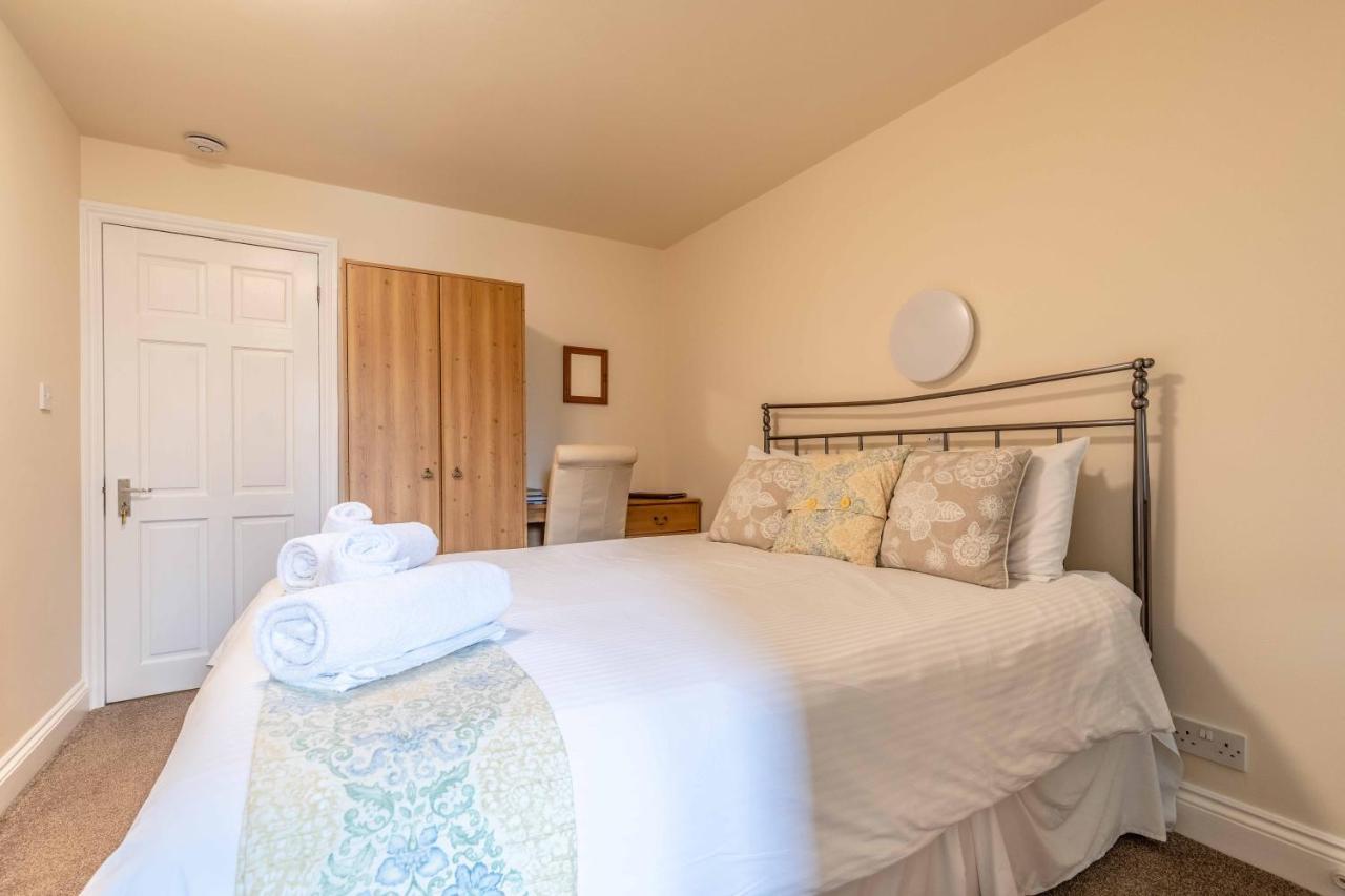 Central Windsor, 2 Bedroom 2 Bathroom, 5 Minutes To Castle Exterior foto